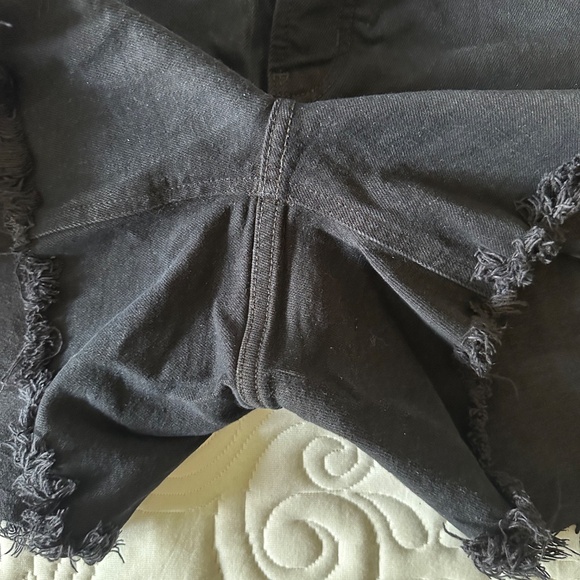 Old Navy High Rise OG Straight Cut Off Shorts - Picture 6 of 6